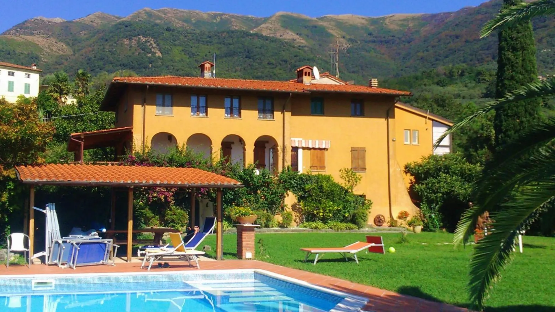 Vakantiehuis Il Carnasciale Pieve Di Camaiore -Bouganville- Italië